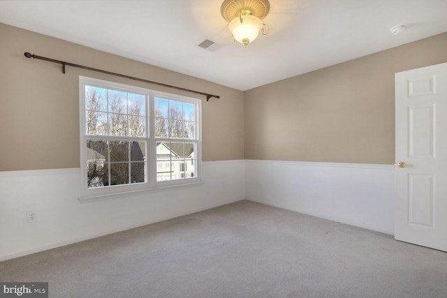 spare room featuring carpet floors