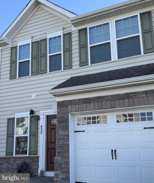 view of front facade with a garage