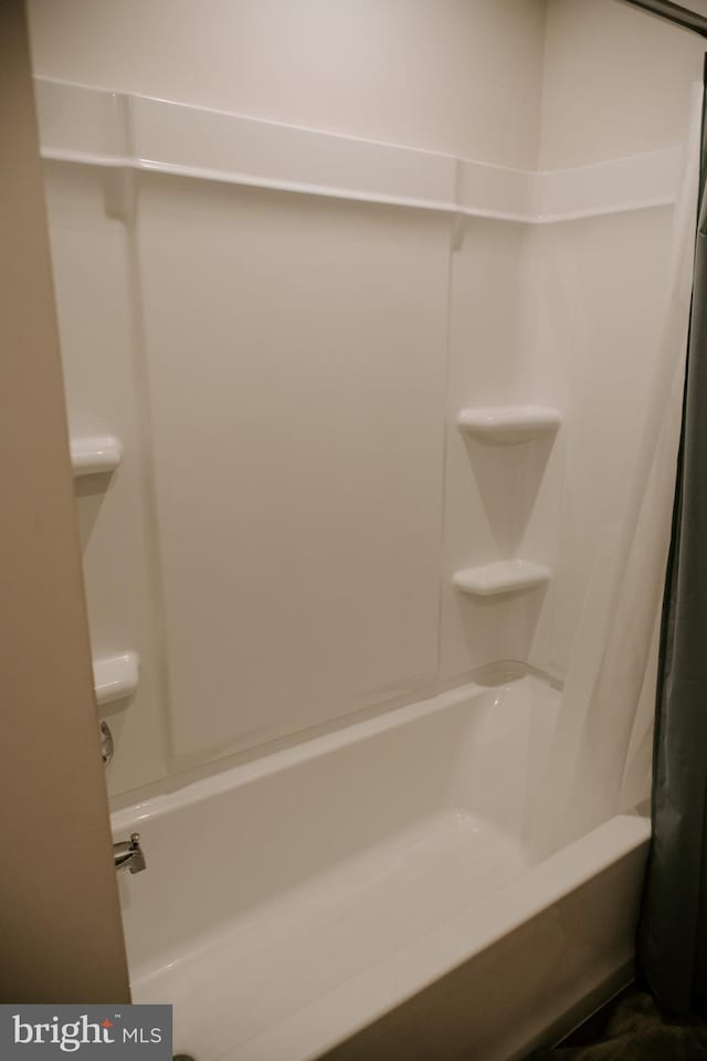 bathroom with shower / tub combo