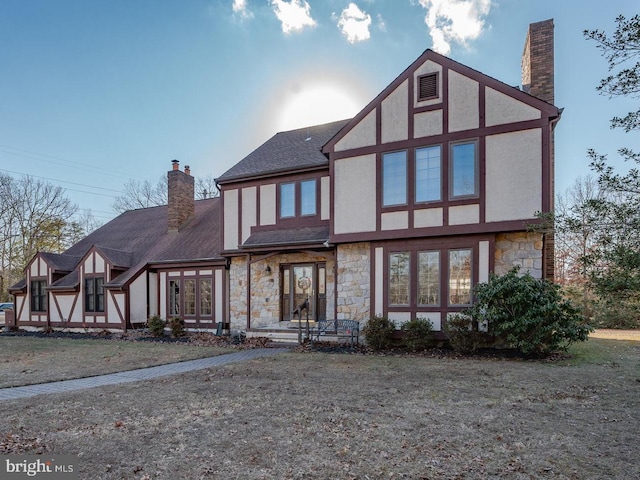 view of front of property with a front lawn