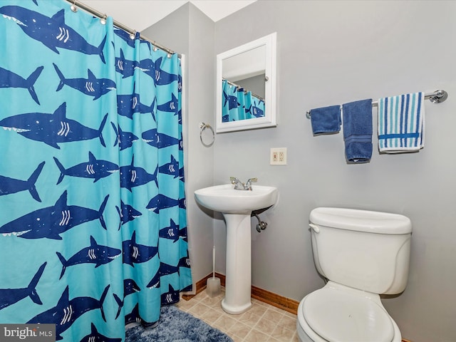 bathroom featuring sink, a shower with curtain, tile patterned floors, and toilet