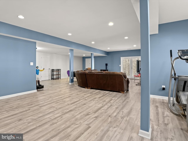 living room with light wood finished floors, baseboards, and recessed lighting