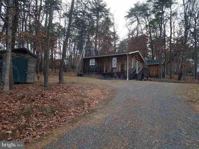 view of front facade featuring a storage shed