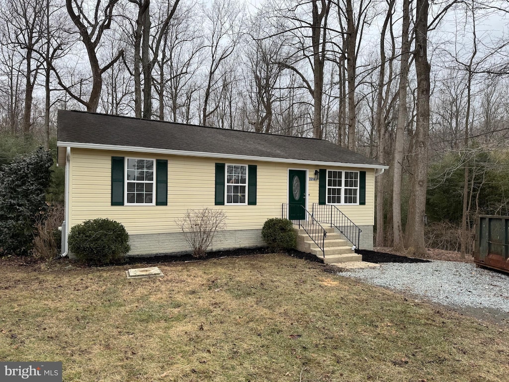 single story home featuring a front yard