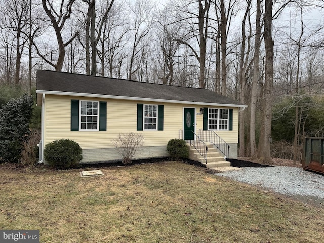 single story home featuring a front yard