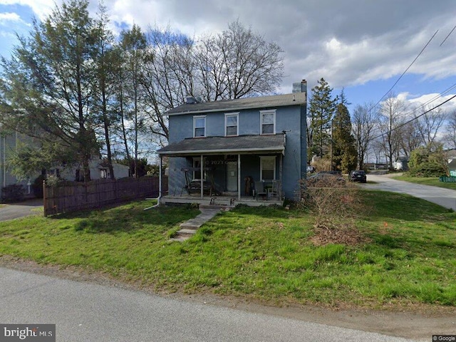 view of front of home featuring a front yard and covered porch