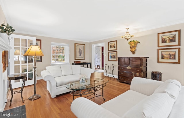 living room featuring hardwood / wood-style flooring and ornamental molding