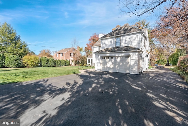 view of front of property featuring a garage and a front yard