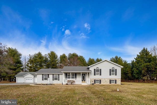 view of front facade with covered porch and a front yard