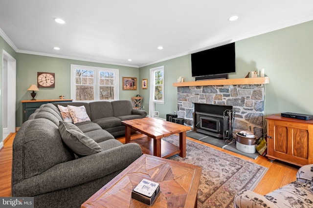 living area featuring recessed lighting, crown molding, and wood finished floors