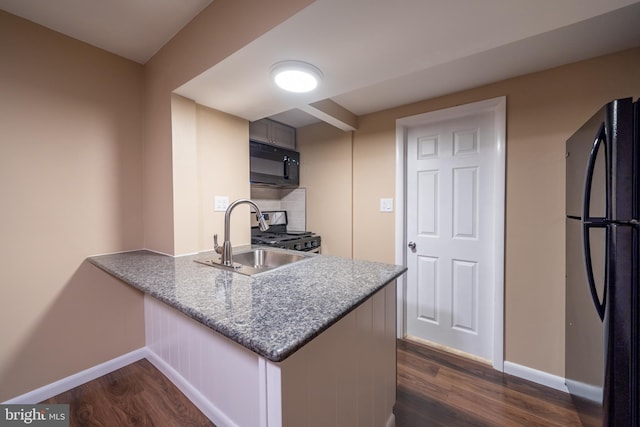 kitchen featuring dark wood-type flooring, kitchen peninsula, sink, and black appliances