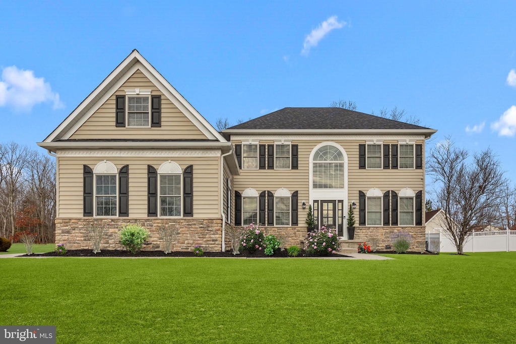 view of front of house with a front yard