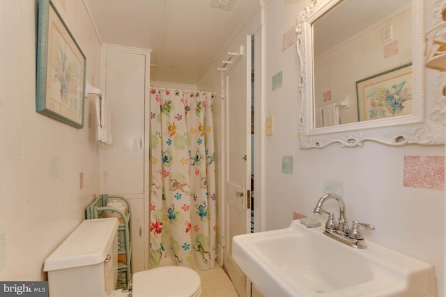 bathroom featuring tasteful backsplash, sink, tile walls, toilet, and a shower with curtain