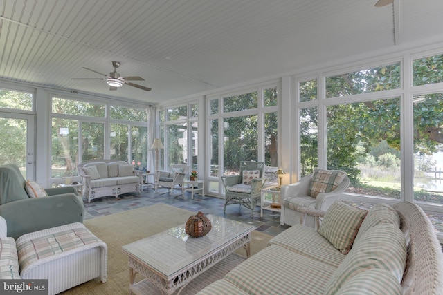 sunroom with ceiling fan