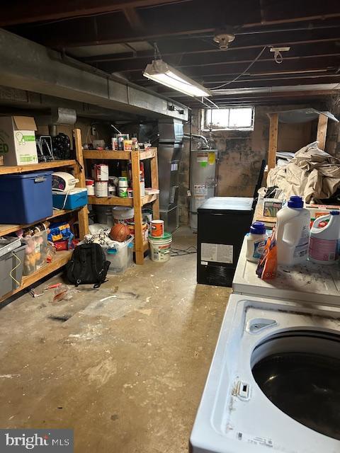 basement with washer / dryer and gas water heater