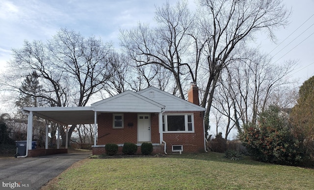 view of front of property featuring a carport and a front lawn