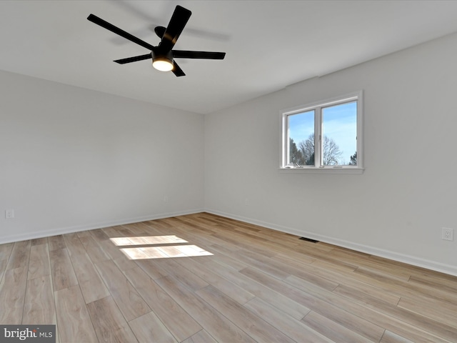 empty room featuring light hardwood / wood-style floors and ceiling fan