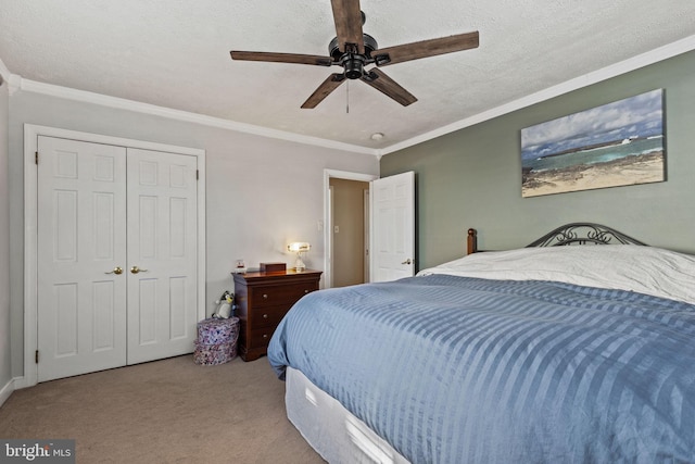 carpeted bedroom featuring ceiling fan, ornamental molding, a closet, and a textured ceiling