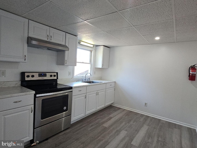 kitchen with sink, white cabinetry, a paneled ceiling, dark hardwood / wood-style floors, and stainless steel electric stove