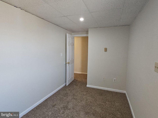 carpeted spare room featuring recessed lighting, a drop ceiling, and baseboards