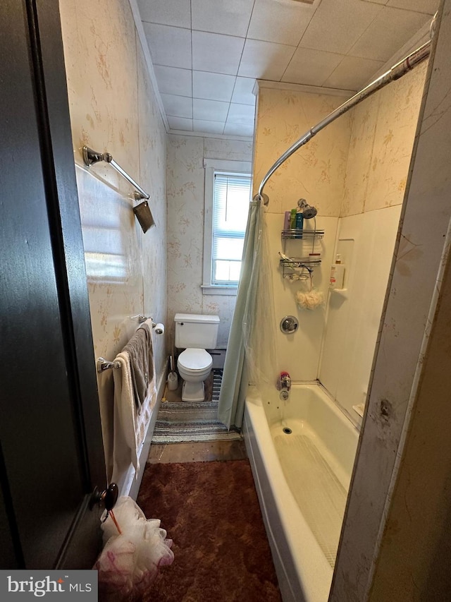 bathroom featuring ornamental molding, toilet, and shower / bath combo