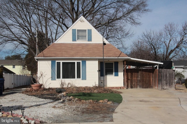 view of front facade with a carport