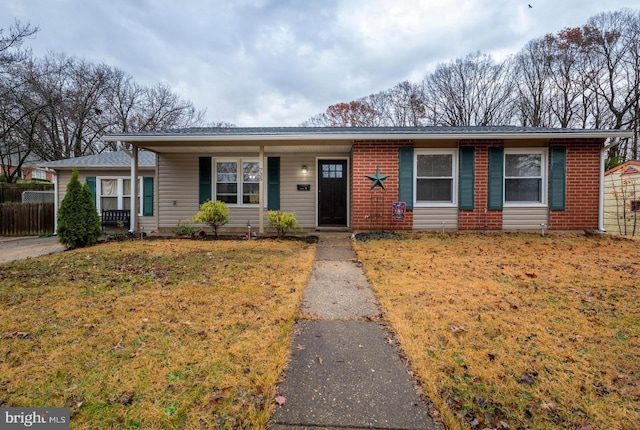 view of front of property with a front lawn