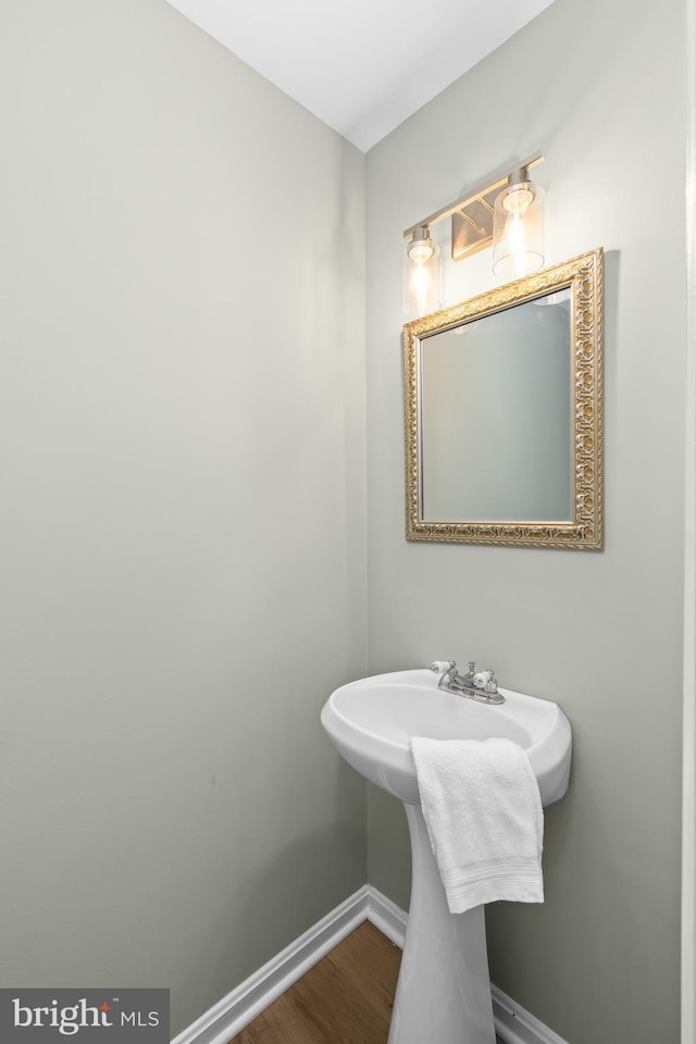 bathroom featuring wood finished floors and baseboards