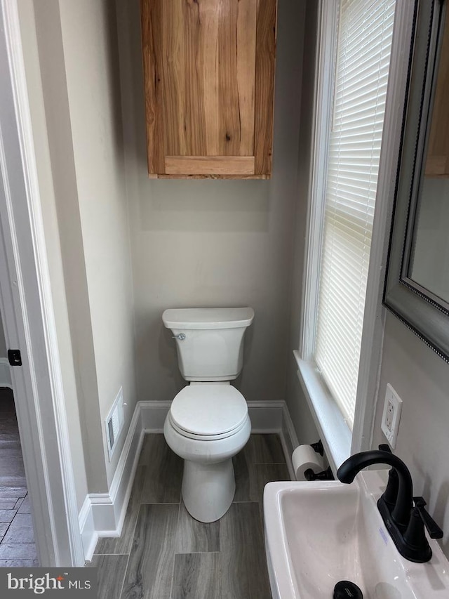 bathroom featuring sink and toilet