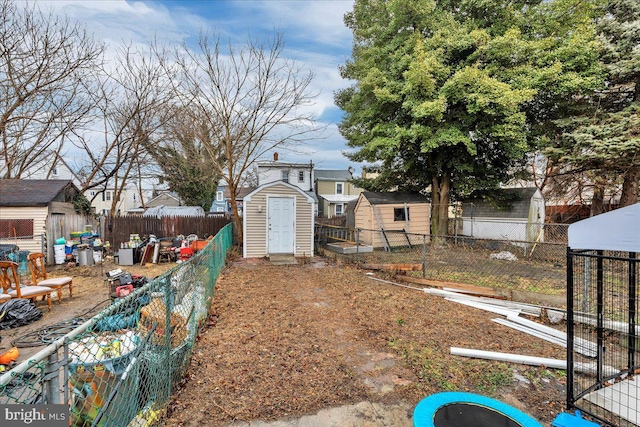 view of yard featuring a storage shed