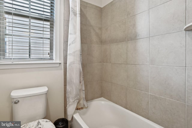 bathroom with shower / bath combo with shower curtain