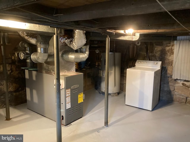 basement with washer / clothes dryer, heating unit, and water heater