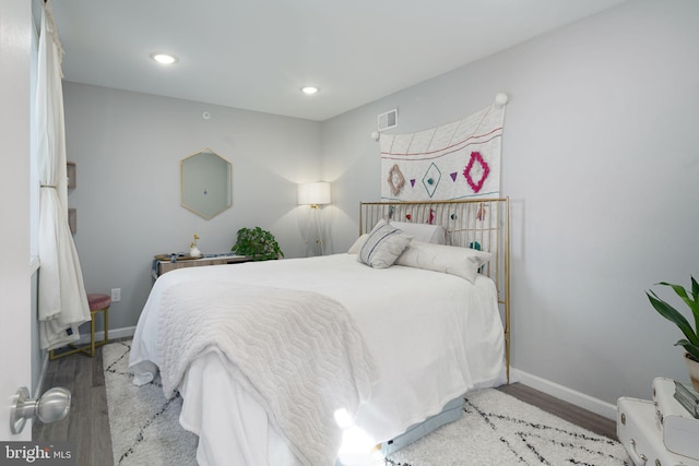 bedroom featuring visible vents, recessed lighting, wood finished floors, and baseboards