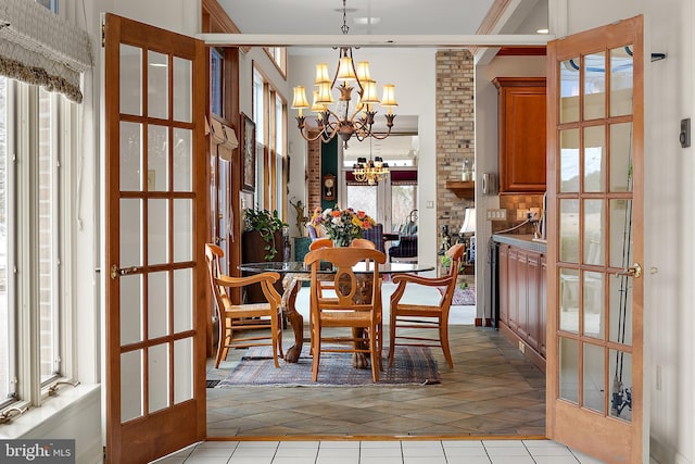 dining area with a notable chandelier