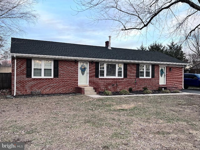 single story home with a front lawn