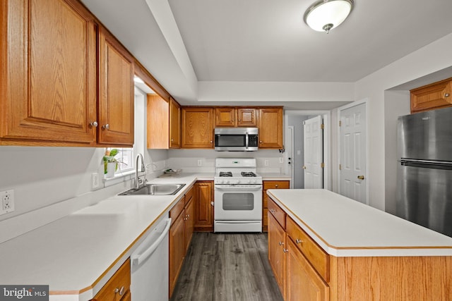 kitchen featuring appliances with stainless steel finishes, dark hardwood / wood-style floors, and sink