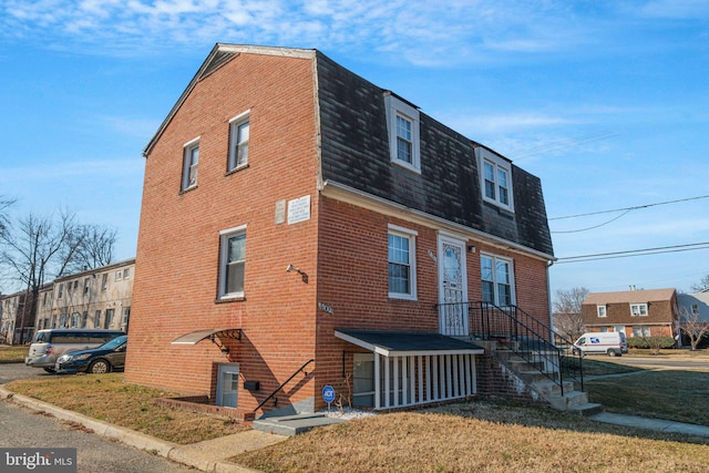 exterior space featuring a front yard