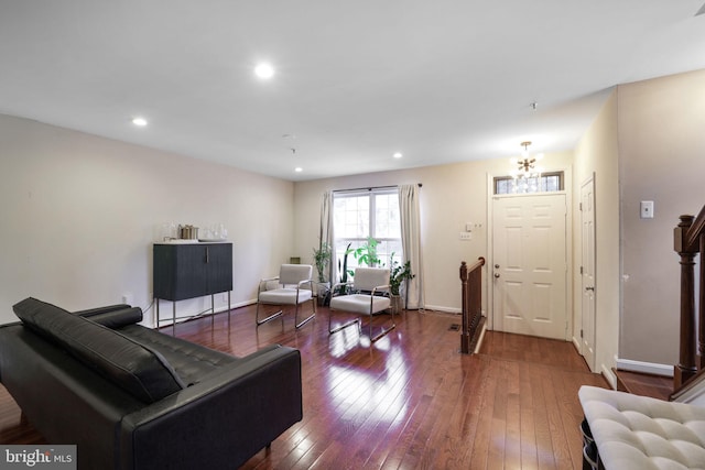 living room with baseboards, hardwood / wood-style flooring, and recessed lighting