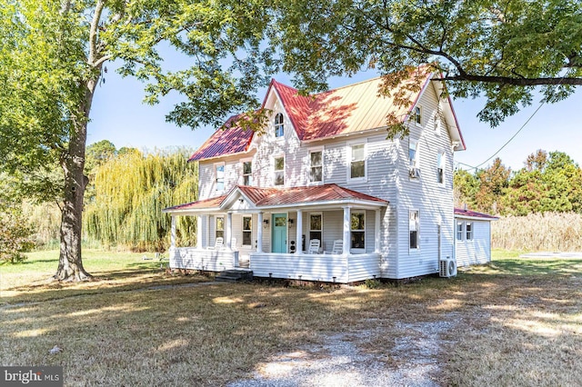 view of front of home featuring covered porch and a front lawn