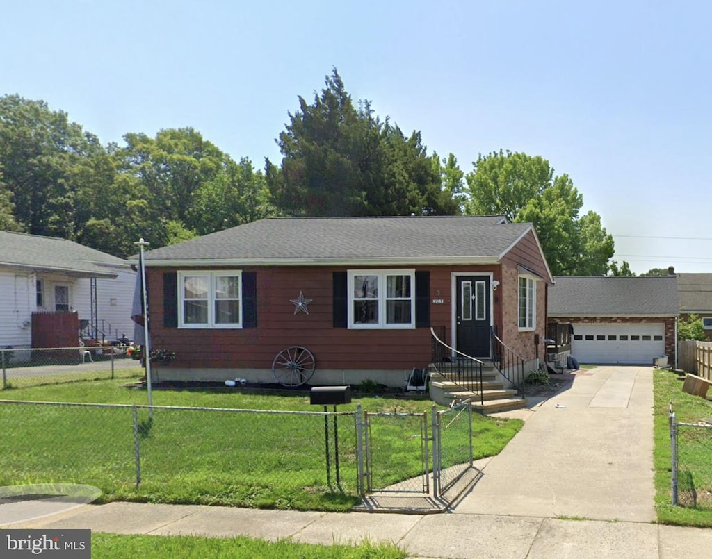 view of front of property featuring a front yard