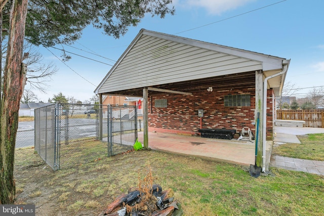 view of yard featuring a patio area