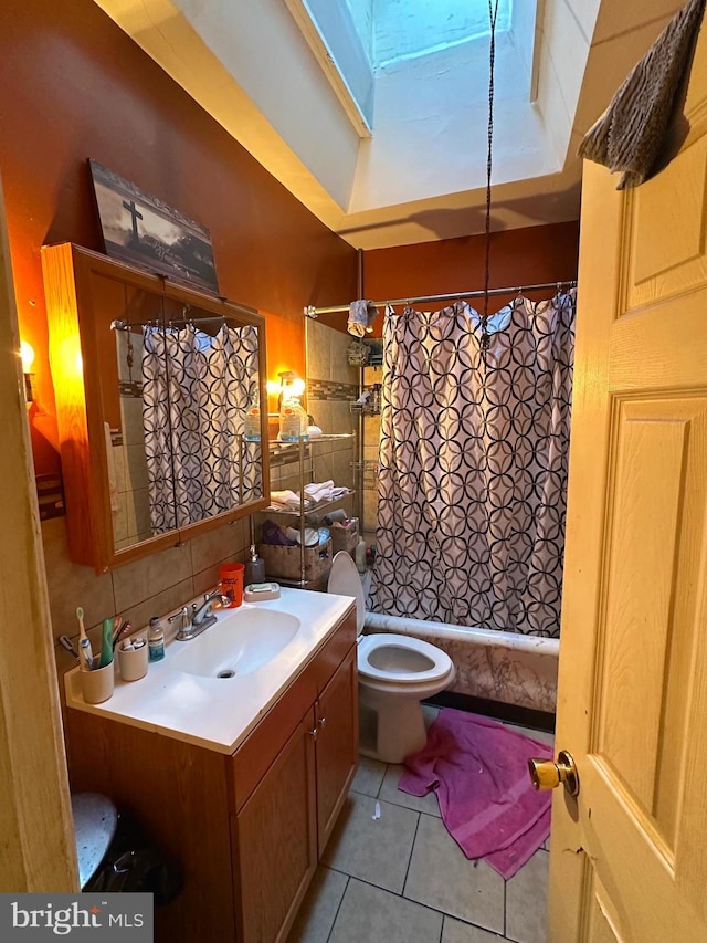 full bathroom featuring shower / tub combo with curtain, backsplash, vanity, tile patterned floors, and toilet