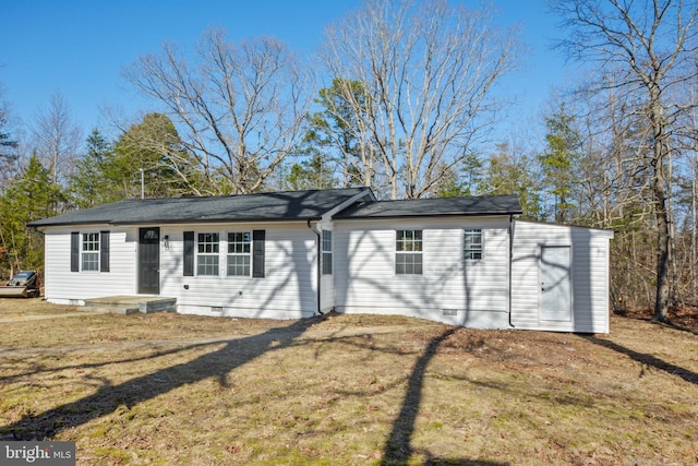 view of front of house with a front lawn