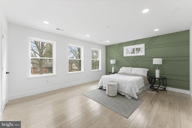 bedroom featuring visible vents, baseboards, light wood-style flooring, and recessed lighting