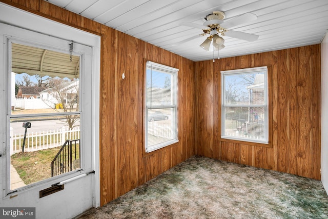 sunroom / solarium featuring ceiling fan