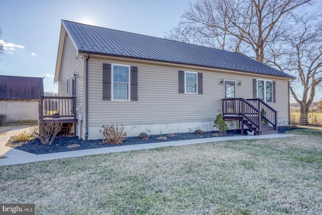 view of front of house with a front yard