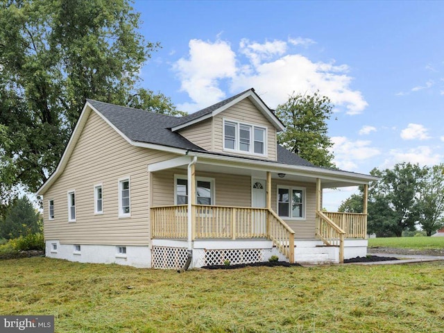 view of front of home featuring a front lawn and covered porch