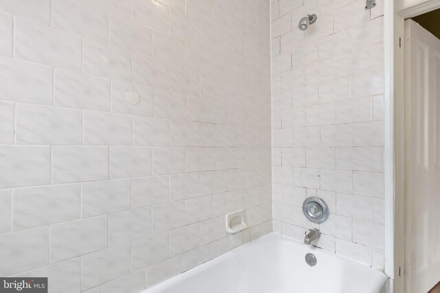 443 Manor St, Lancaster, PA 17603 - full bath with shower / bathing tub combination
