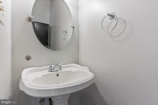 1762 Red Oak Ln, Waldorf, MD 20601 - bathroom featuring a sink