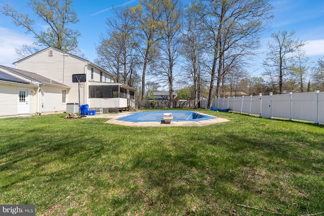 1762 Red Oak Ln, Waldorf, MD 20601 - view of yard featuring a fenced backyard and a sunroom